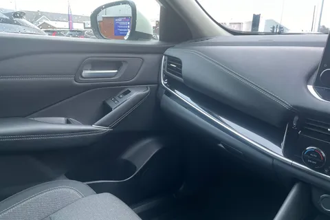 EJ71RZV Nissan Qashqai 1.3 DiG-T MH 158 N-Connecta 5dr Xtronic Thumbnail #42