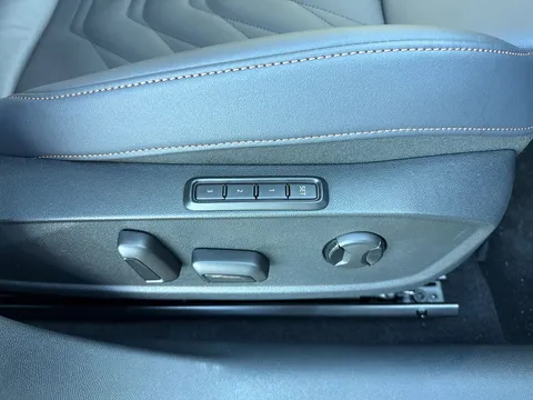 31 of 56 for CUPRA Leon 1.5 eTSI EVO V3 DSG Euro 6 (s/s) 5dr