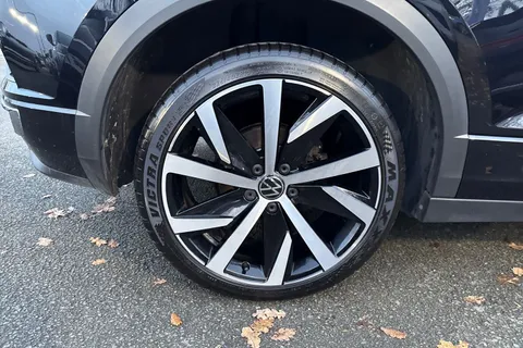 FG71XDW Volkswagen T-Roc 1.5 TSI R-Line 2dr DSG | Heated Seats | Beats Audio Pack | Heated Seats Thumbnail #11