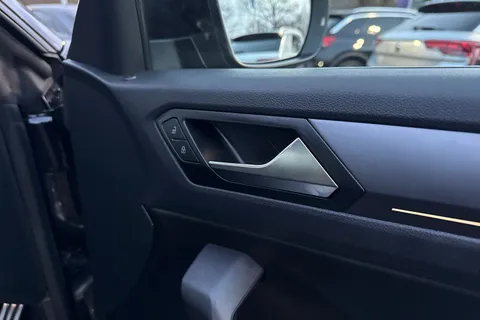 FG71XDW Volkswagen T-Roc 1.5 TSI R-Line 2dr DSG | Heated Seats | Beats Audio Pack | Heated Seats Thumbnail #21