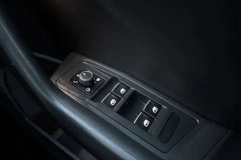 FG71XDW Volkswagen T-Roc 1.5 TSI R-Line 2dr DSG | Heated Seats | Beats Audio Pack | Heated Seats Thumbnail #25