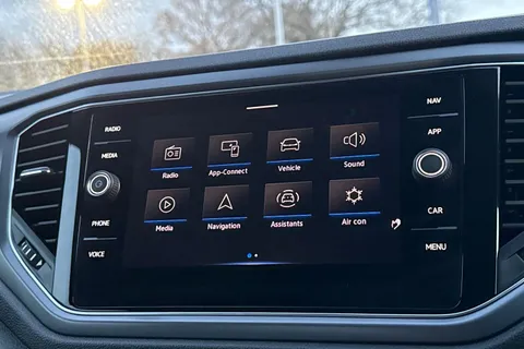 FG71XDW Volkswagen T-Roc 1.5 TSI R-Line 2dr DSG | Heated Seats | Beats Audio Pack | Heated Seats Thumbnail #27