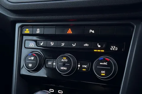 FG71XDW Volkswagen T-Roc 1.5 TSI R-Line 2dr DSG | Heated Seats | Beats Audio Pack | Heated Seats Thumbnail #33