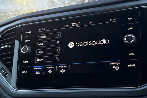 FG71XDW Volkswagen T-Roc 1.5 TSI R-Line 2dr DSG | Heated Seats | Beats Audio Pack | Heated Seats Thumbnail #35