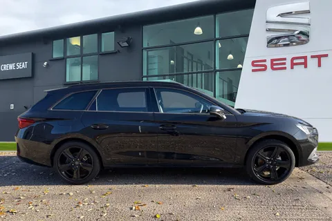  SEAT Leon 1.5 TSI FR Black Edition Euro 6 (s/s) 5dr Thumbnail #4