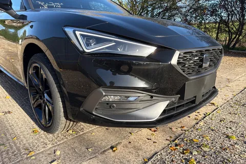  SEAT Leon 1.5 TSI FR Black Edition Euro 6 (s/s) 5dr Thumbnail #9
