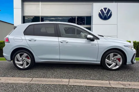 DC25WKK Volkswagen Golf 1.5 TSI 272 GTE eHybrid 5dr DSG Thumbnail #4