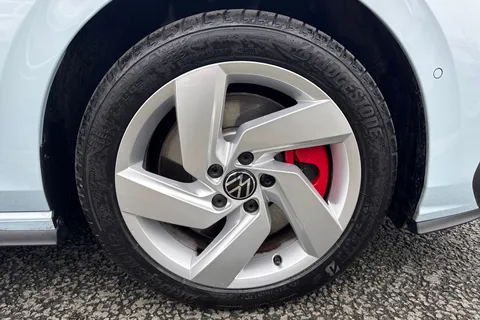 DC25WKK Volkswagen Golf 1.5 TSI 272 GTE eHybrid 5dr DSG Thumbnail #7