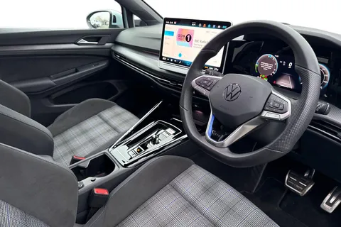 DC25WKK Volkswagen Golf 1.5 TSI 272 GTE eHybrid 5dr DSG Thumbnail #8