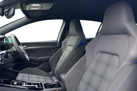 DC25WKK Volkswagen Golf 1.5 TSI 272 GTE eHybrid 5dr DSG Thumbnail #11