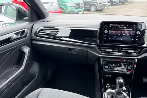  Volkswagen T-Roc 1.5 TSI Style Design DSG Euro 6 (s/s) 5dr Thumbnail #20