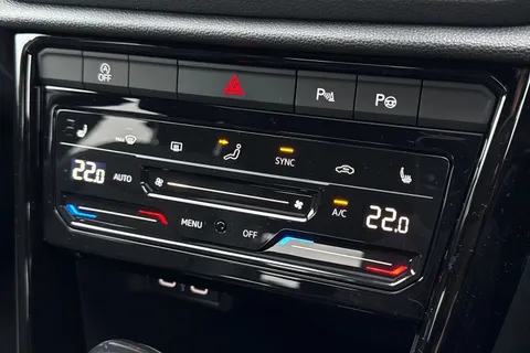  Volkswagen T-Roc 1.5 TSI Style Design DSG Euro 6 (s/s) 5dr Thumbnail #22