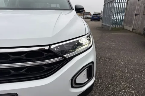  Volkswagen T-Roc 1.5 TSI Style Design DSG Euro 6 (s/s) 5dr Thumbnail #25