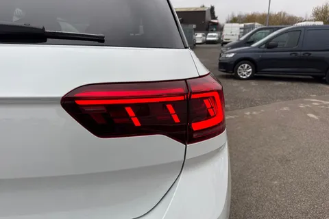  Volkswagen T-Roc 1.5 TSI Style Design DSG Euro 6 (s/s) 5dr Thumbnail #29