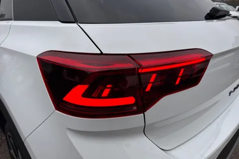  Volkswagen T-Roc 1.5 TSI Style Design DSG Euro 6 (s/s) 5dr Thumbnail #30