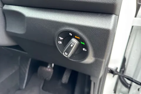  Volkswagen T-Roc 1.5 TSI Style Design DSG Euro 6 (s/s) 5dr Thumbnail #38