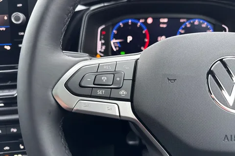  Volkswagen T-Roc 1.5 TSI Style Design DSG Euro 6 (s/s) 5dr Thumbnail #44