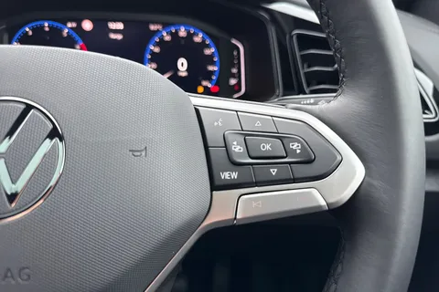  Volkswagen T-Roc 1.5 TSI Style Design DSG Euro 6 (s/s) 5dr Thumbnail #45