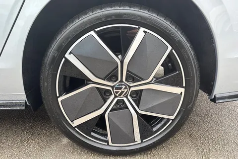 CX75YCB Volkswagen Golf 2.0 TDI 150 R-Line 5dr DSG Thumbnail #11