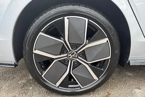 CX75YCB Volkswagen Golf 2.0 TDI 150 R-Line 5dr DSG Thumbnail #13