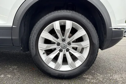 CY19VGJ Volkswagen T-Roc 1.6 TDI SE Euro 6 (s/s) 5dr Thumbnail #13