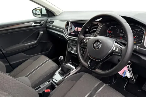 CY19VGJ Volkswagen T-Roc 1.6 TDI SE Euro 6 (s/s) 5dr Thumbnail #14