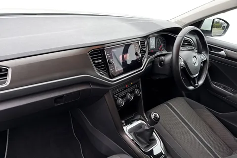 CY19VGJ Volkswagen T-Roc 1.6 TDI SE Euro 6 (s/s) 5dr Thumbnail #15