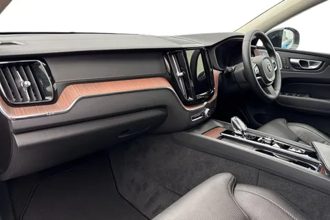 FG24YUB Volvo Xc60 2.0 B5P Ultimate Dark 5dr AWD Geartronic Thumbnail #14