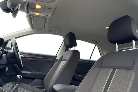 CY19VGJ Volkswagen T-Roc 1.6 TDI SE Euro 6 (s/s) 5dr Thumbnail #16