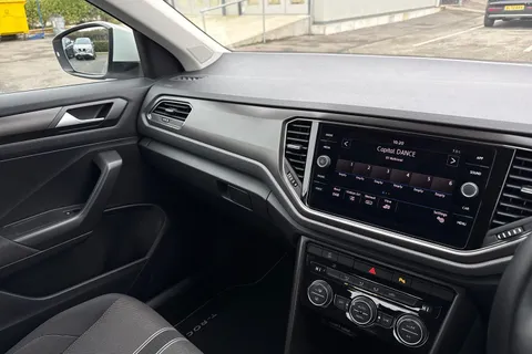 CY19VGJ Volkswagen T-Roc 1.6 TDI SE Euro 6 (s/s) 5dr Thumbnail #17