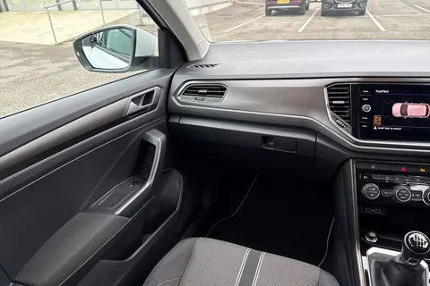 CY19VGJ Volkswagen T-Roc 1.6 TDI SE Euro 6 (s/s) 5dr Thumbnail #20