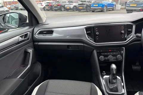 PX21OLG Volkswagen T-Roc 1.5 TSI EVO SEL DSG Euro 6 (s/s) 5dr Thumbnail #20