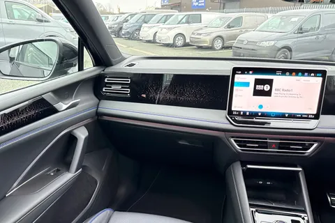  Volkswagen Tiguan 1.5 eTSI MHEV R-Line DSG Euro 6 (s/s) 5dr Thumbnail #20