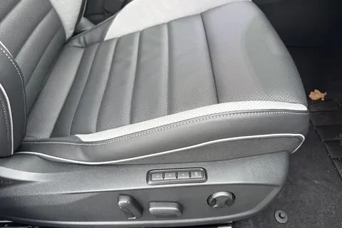 CX75YCB Volkswagen Golf 2.0 TDI 150 R-Line 5dr DSG Thumbnail #40