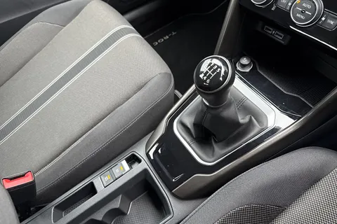 CY19VGJ Volkswagen T-Roc 1.6 TDI SE Euro 6 (s/s) 5dr Thumbnail #23