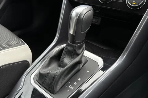 PX21OLG Volkswagen T-Roc 1.5 TSI EVO SEL DSG Euro 6 (s/s) 5dr Thumbnail #23