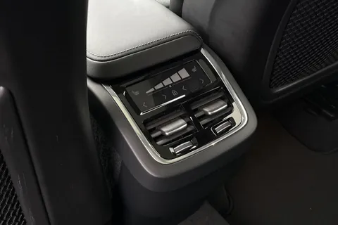 FG24YUB Volvo Xc60 2.0 B5P Ultimate Dark 5dr AWD Geartronic Thumbnail #30