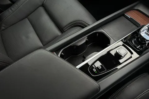 FG24YUB Volvo Xc60 2.0 B5P Ultimate Dark 5dr AWD Geartronic Thumbnail #34