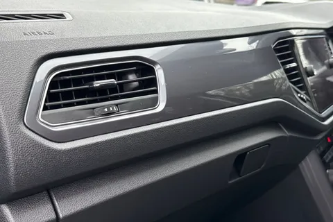 PX21OLG Volkswagen T-Roc 1.5 TSI EVO SEL DSG Euro 6 (s/s) 5dr Thumbnail #35