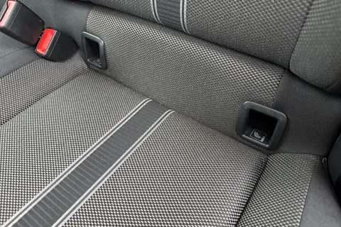 CY19VGJ Volkswagen T-Roc 1.6 TDI SE Euro 6 (s/s) 5dr Thumbnail #36