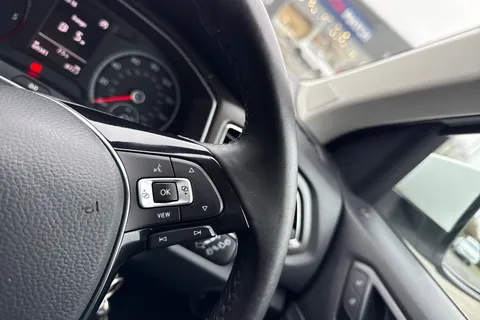 CY19VGJ Volkswagen T-Roc 1.6 TDI SE Euro 6 (s/s) 5dr Thumbnail #38