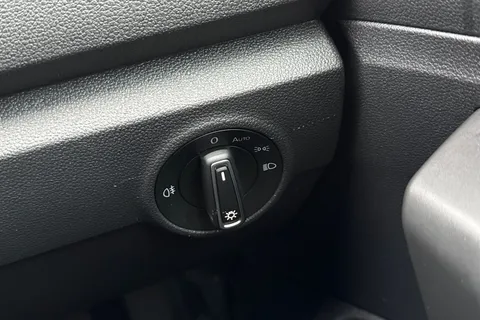 CY19VGJ Volkswagen T-Roc 1.6 TDI SE Euro 6 (s/s) 5dr Thumbnail #41