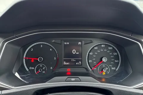 CY19VGJ Volkswagen T-Roc 1.6 TDI SE Euro 6 (s/s) 5dr Thumbnail #42