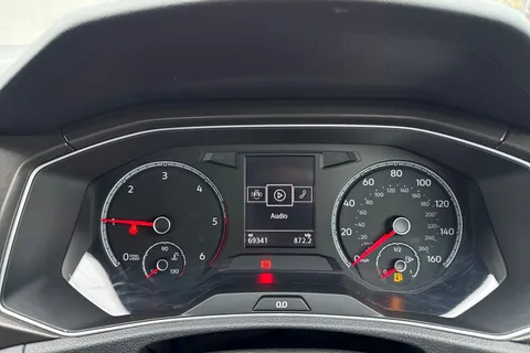 CY19VGJ Volkswagen T-Roc 1.6 TDI SE Euro 6 (s/s) 5dr Thumbnail #44