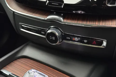 FG24YUB Volvo Xc60 2.0 B5P Ultimate Dark 5dr AWD Geartronic Thumbnail #43