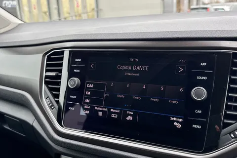 CY19VGJ Volkswagen T-Roc 1.6 TDI SE Euro 6 (s/s) 5dr Thumbnail #45