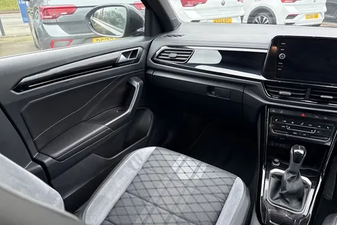 DC25NKF Volkswagen T-Roc 1.5 TSI Black Edition 5dr DSG | Heated Seats | Sports Pack Thumbnail #19