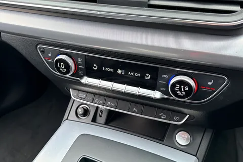 GD22ERO Audi Q5 Sport 40 TDI quattro 204 PS S tronic Thumbnail #23