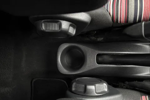 YY69ELC Citroën C1 1.0 VTi Flair Euro 6 (s/s) 5dr Thumbnail #53