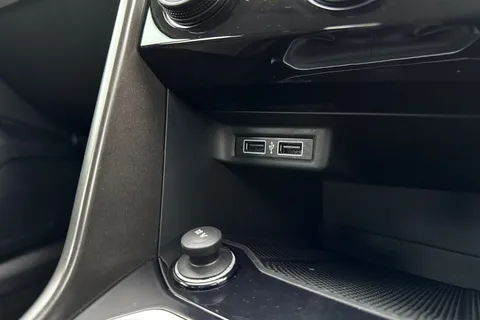 CY19VGJ Volkswagen T-Roc 1.6 TDI SE Euro 6 (s/s) 5dr Thumbnail #54